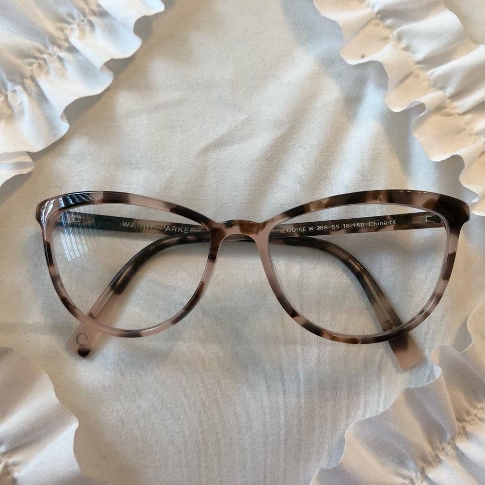 Louise Wide in Blush Tortoise 😎